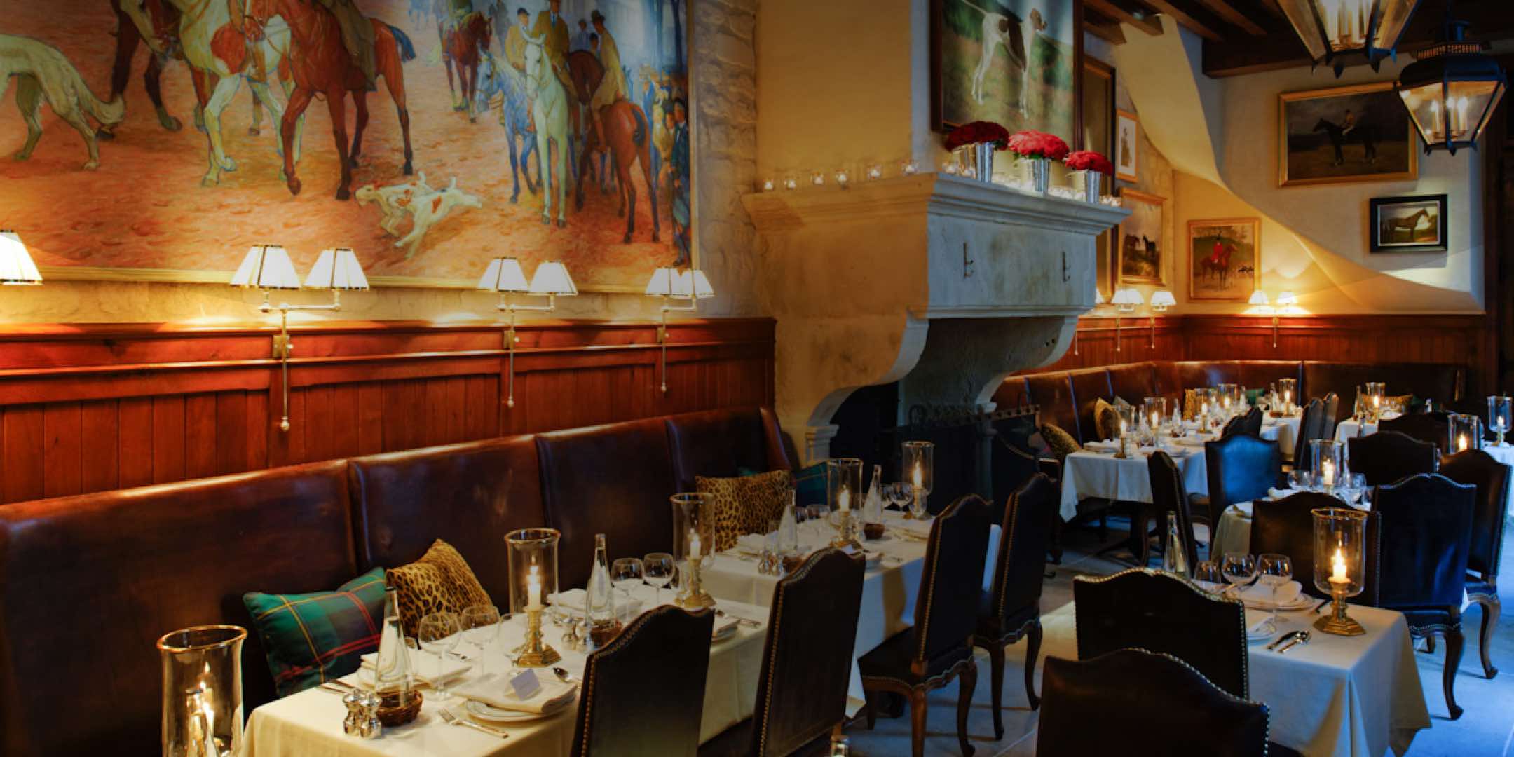 Photograph of interior of Ralph’s restaurant in Paris.