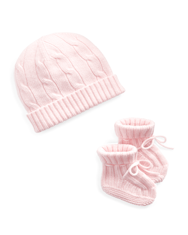 Gorro e botinhas de algodão trançado